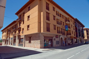 Отель Apartamentos La Trufa Negra  Мора-Де-Рубьелос